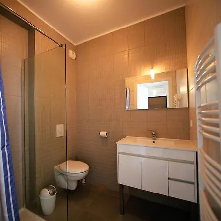 T2 - Rez-de-jardin, Proche Et Commerces * Calvi