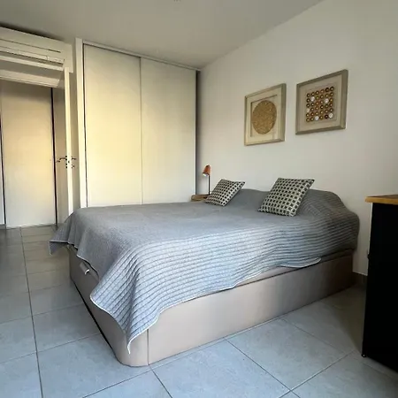 T2 - Rez-de-jardin, Proche Et Commerces *