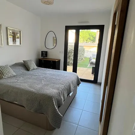 T2 - Rez-de-jardin, Proche Et Commerces Calvi