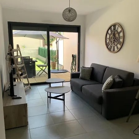 T2 - Rez-de-jardin, Proche Et Commerces * Calvi