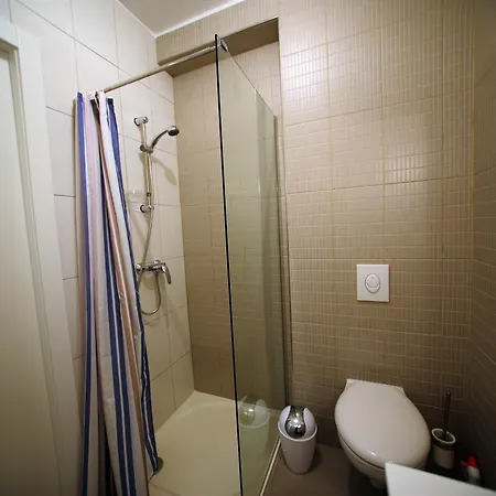 T2 - Rez-de-jardin, Proche Et Commerces Apartman