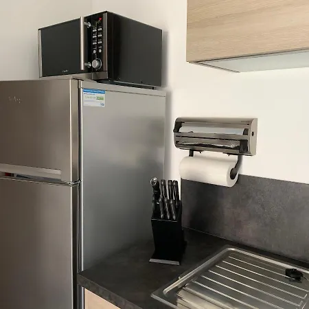 T2 - Rez-de-jardin, Proche Et Commerces *