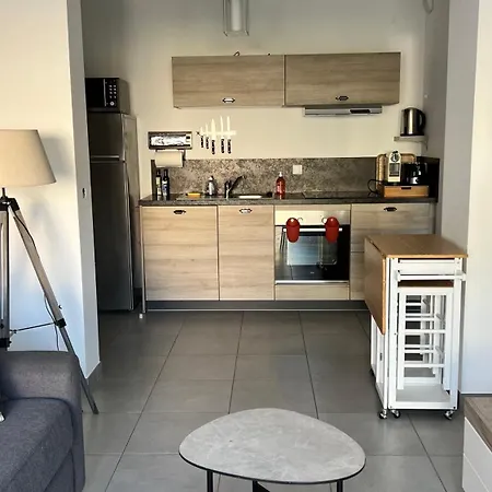 T2 - Rez-de-jardin, Proche Et Commerces