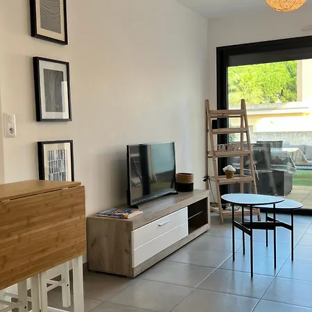 T2 - Rez-de-jardin, Proche Et Commerces Lejlighed