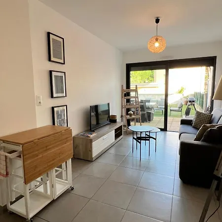 T2 - Rez-de-jardin, Proche Et Commerces *