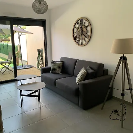 T2 - Rez-de-jardin, Proche Et Commerces *