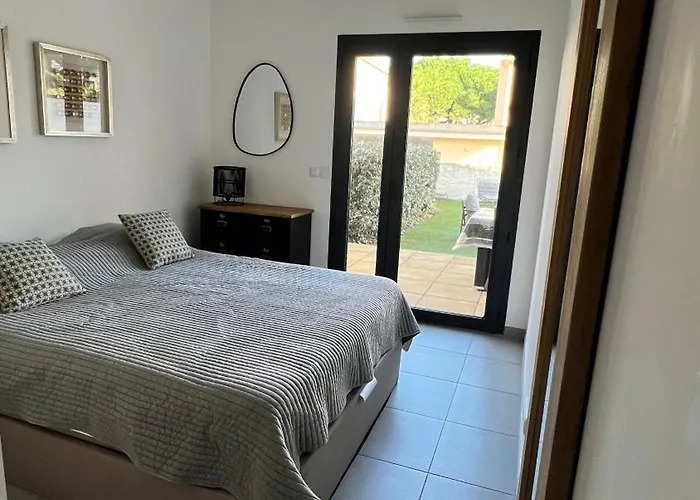 T2 - Rez-de-jardin, Proche Et Commerces 卡尔维