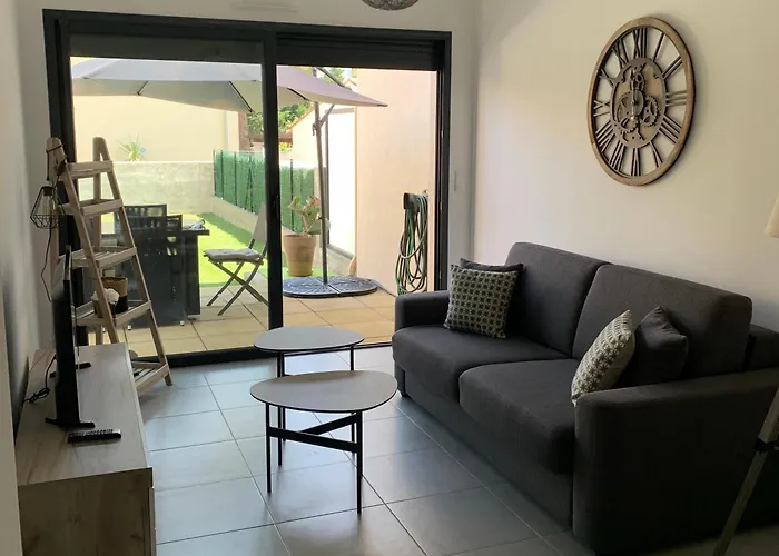 T2 - Rez-de-jardin, Proche Et Commerces * Calvi (Corsica)