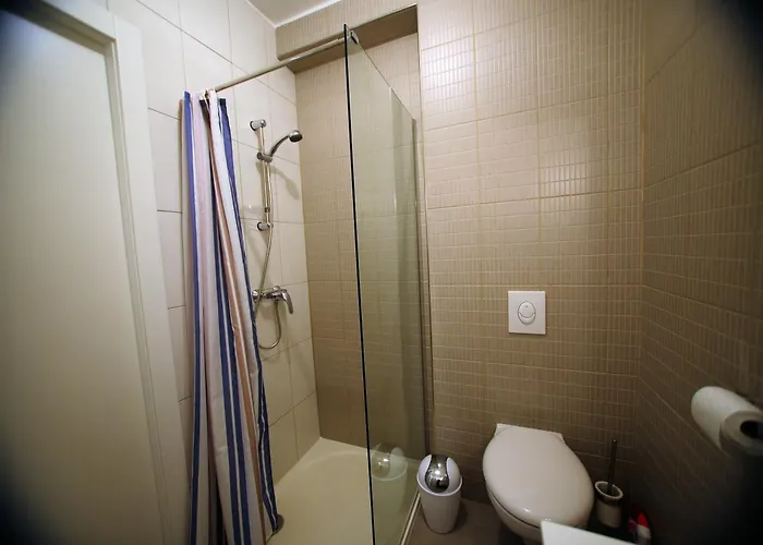 T2 - Rez-de-jardin, Proche Et Commerces Apartment