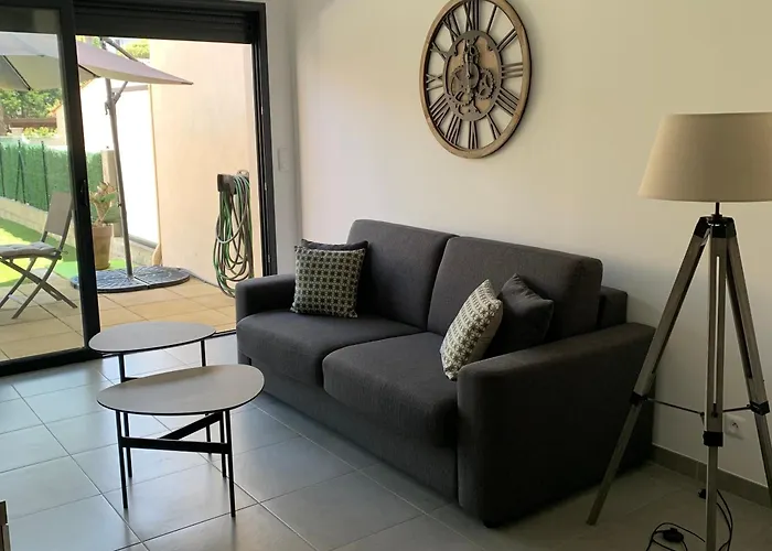 T2 - Rez-de-jardin, Proche Et Commerces *